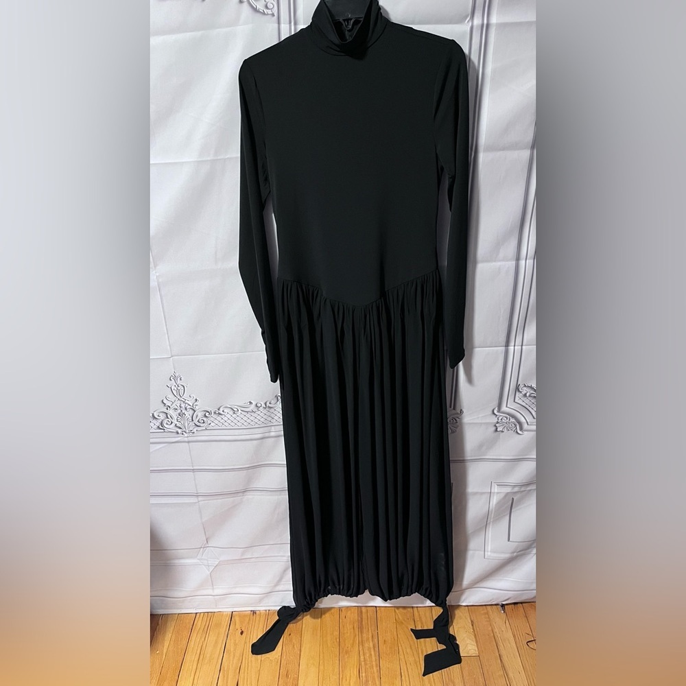 TREND NEW ZARA VOLUME JUMPSUIT
🚨FIRM PRICE NO DISCOUNT ON THIS JUMPSUIT - Picture 13 of 17